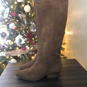 Chelsea&violet boots